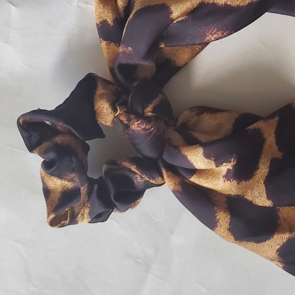 LEOPARD Hair Scrunchy - Picture 3 of 3